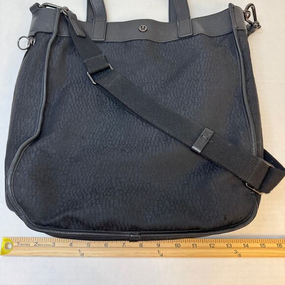 lululemon Now and Always Large Expandable Crossbody Tote - Picture 3 of 15